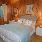 Idyllic Log Cabin Near Stratford Upon Avon