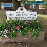 Town Centre, Top Floor 2 Bed Apartment With Parking