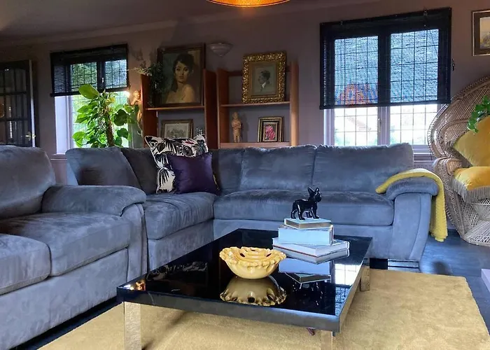 Hip & Stylish House, Edge Of The Cotswolds