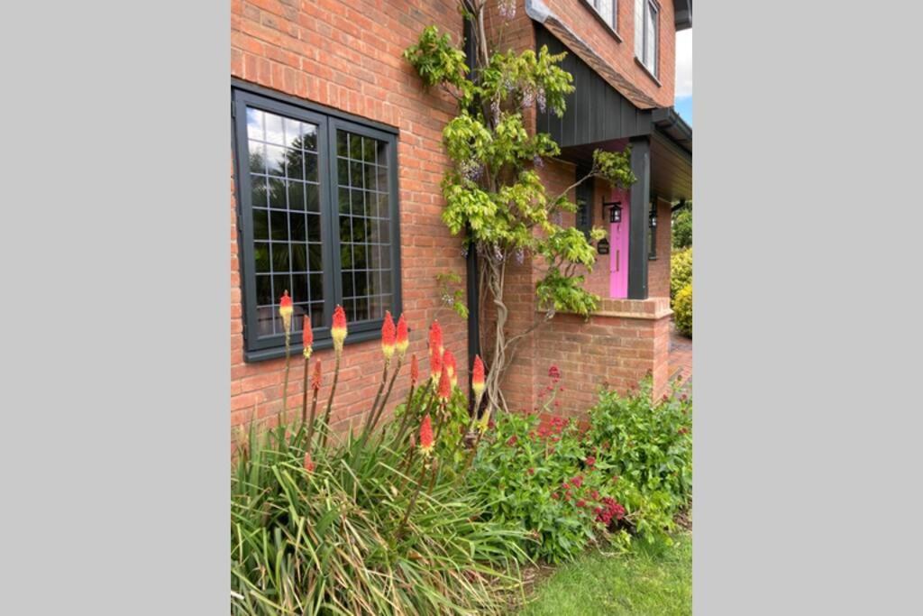 Hip & Stylish House, Edge Of The Cotswolds * Stratford-upon-Avon
