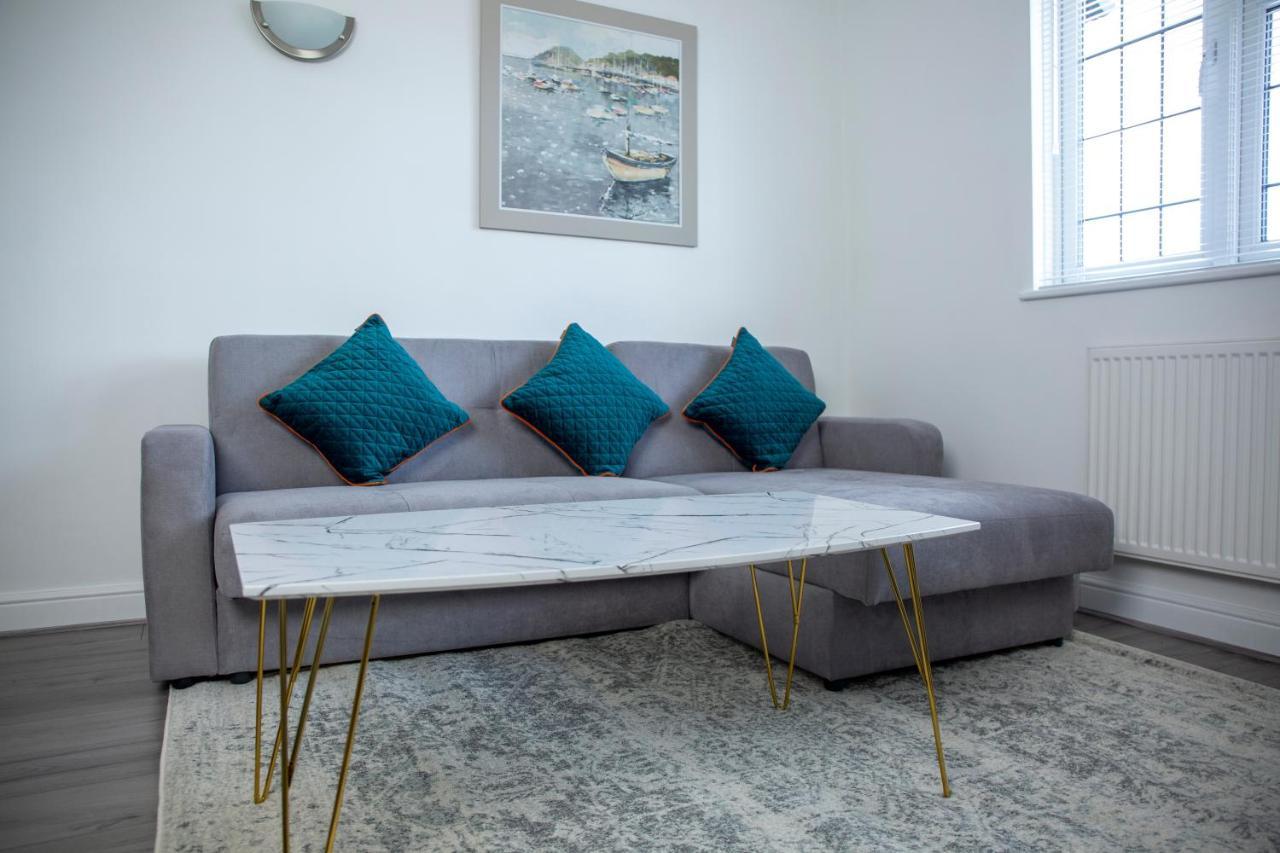 Apartment Modern Townhouse With Free Parking And Wifi