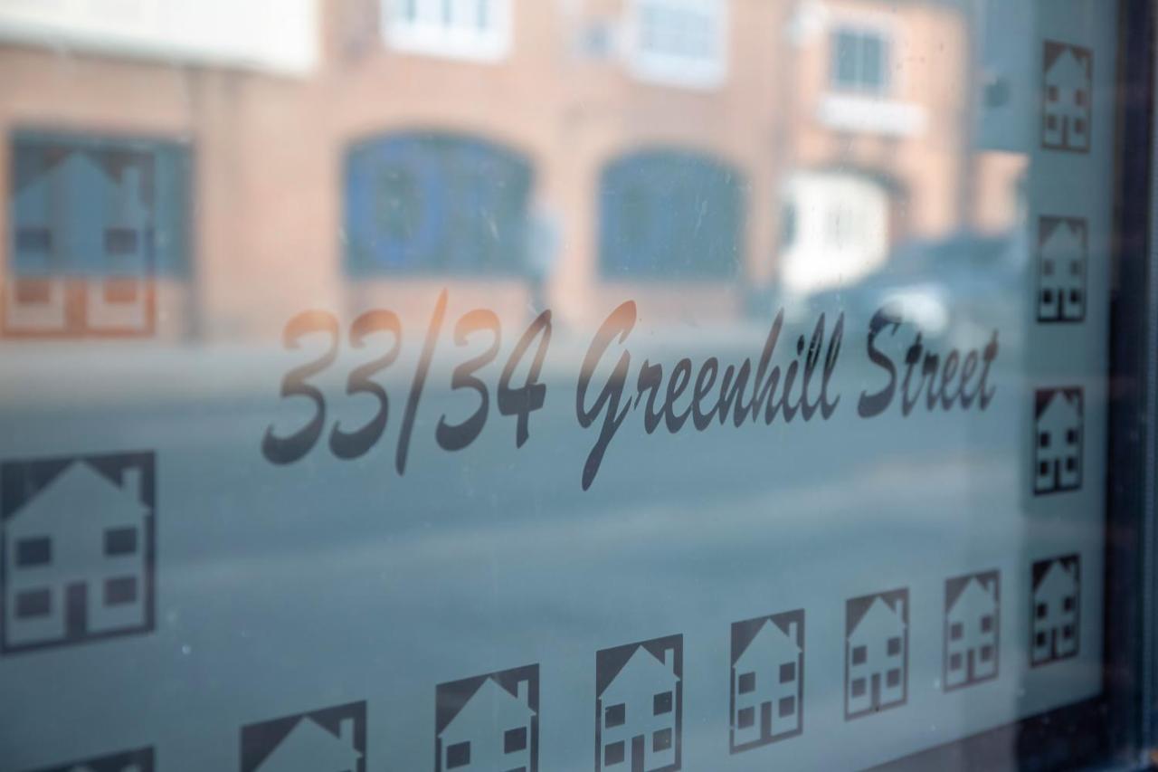 Modern Townhouse With Free Parking And Wifi *