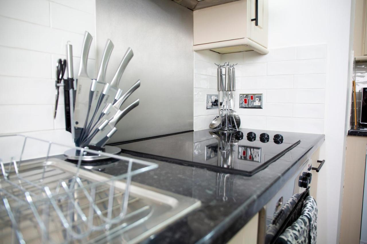 Apartment Modern Townhouse With Free Parking And Wifi *