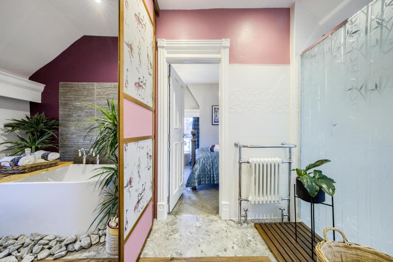 Penthouse On Waterside With River Views, Private Parking & Secluded Hot Tub Stratford-upon-Avon