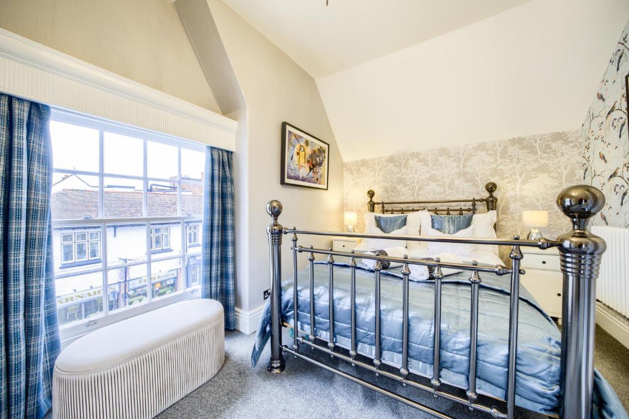 Penthouse On Waterside With River Views, Private Parking & Secluded Hot Tub * Stratford-upon-Avon
