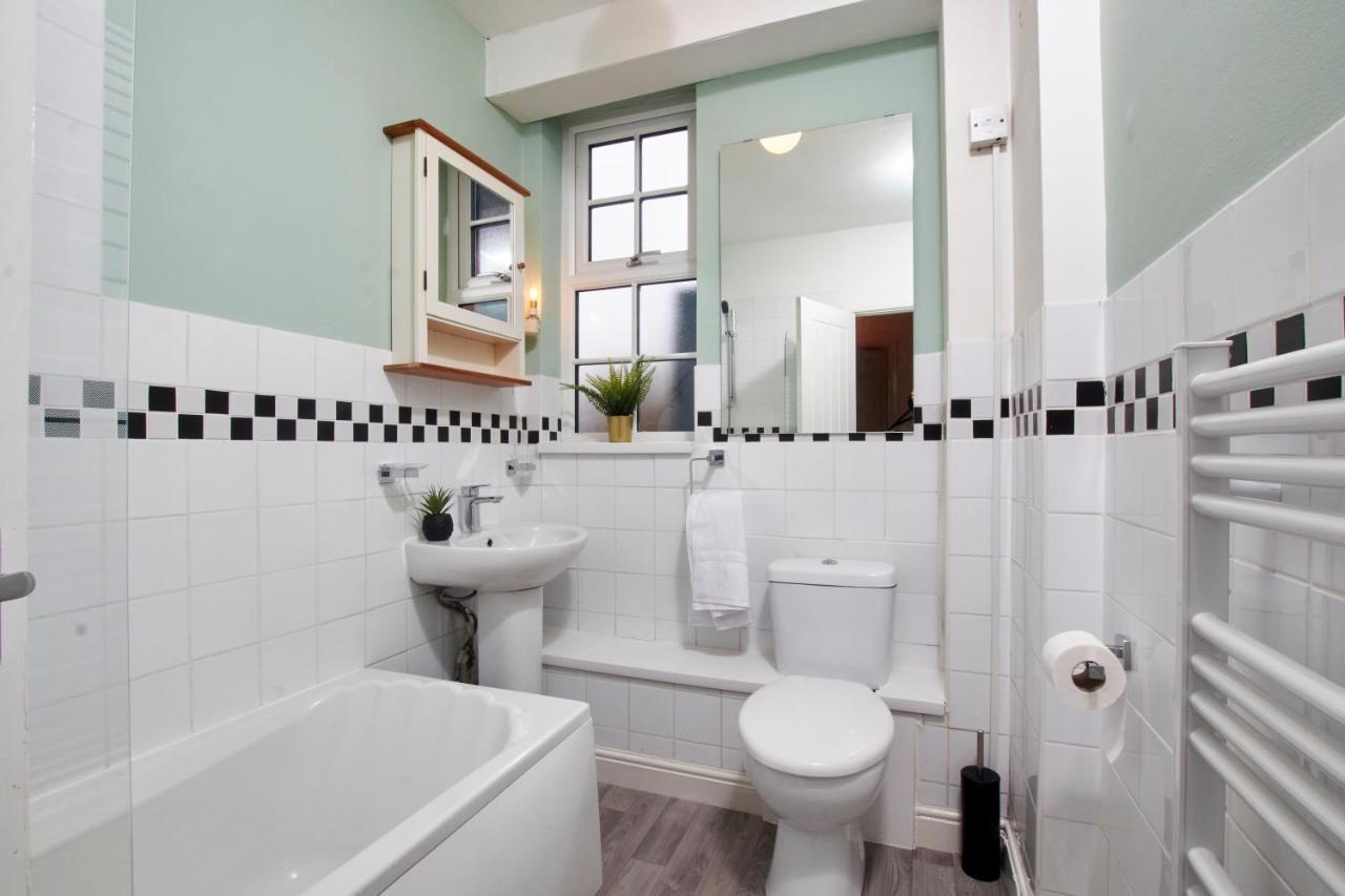 Stunning Two Bedroom By Purestay Short Lets & Serviced Warwickshire With Parking * Stratford-upon-Avon