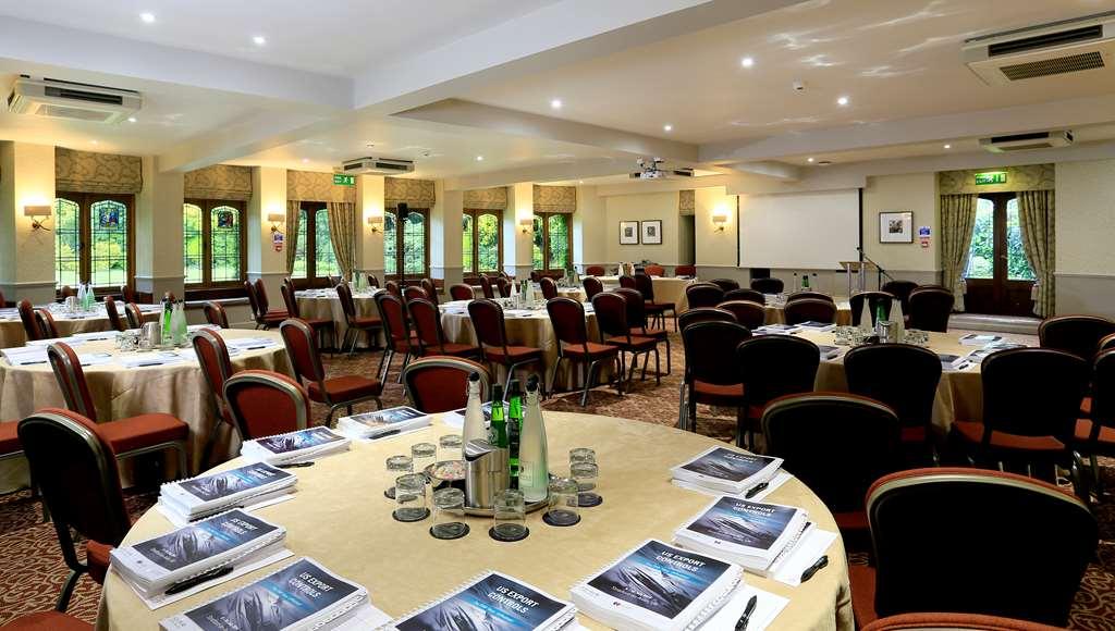 Macdonald Alveston Manor & 4*