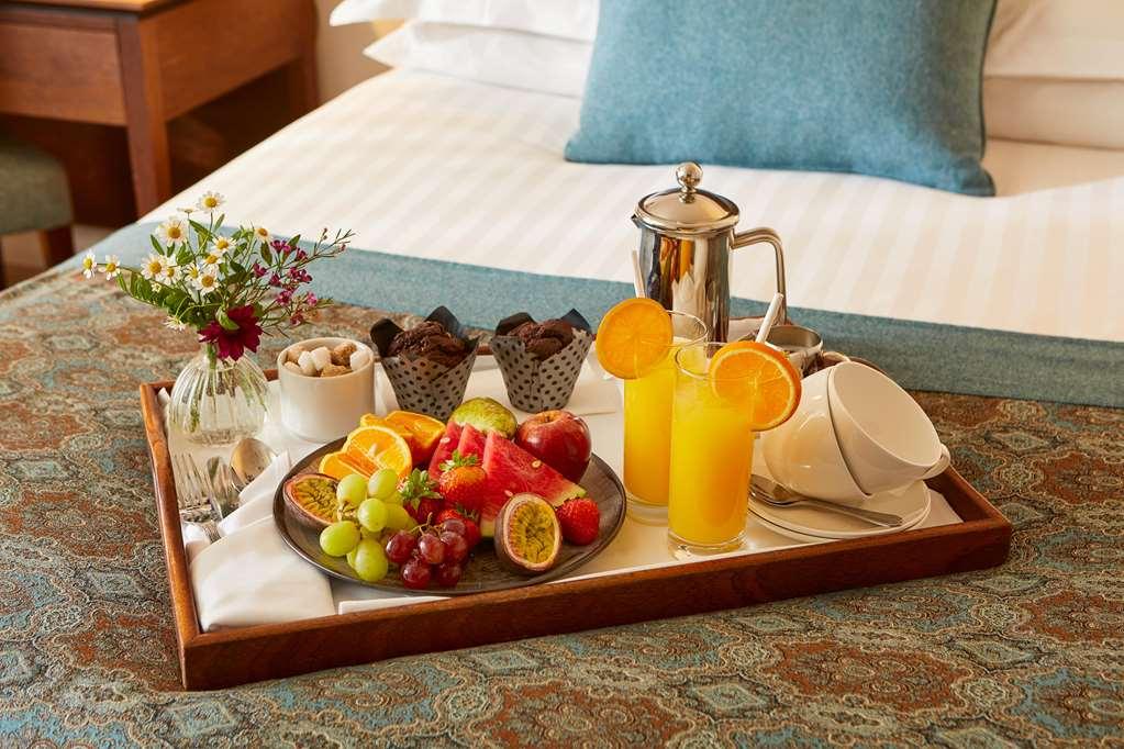 Macdonald Alveston Manor & 4*
