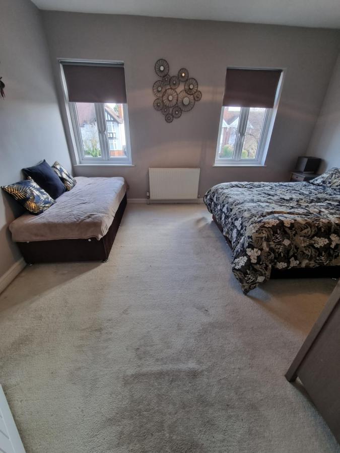 5 Minutes Walk To River And Town Centre Holiday home *