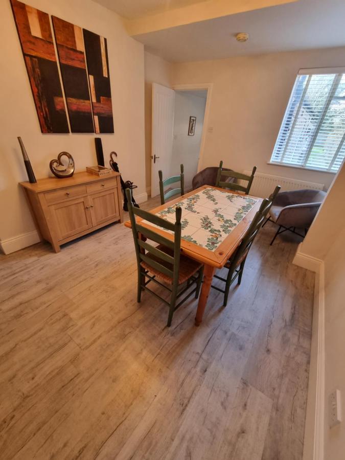 5 Minutes Walk To River And Town Centre Holiday home