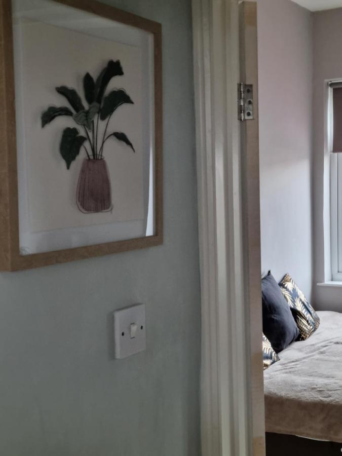 5 Minutes Walk To River And Town Centre Holiday home *