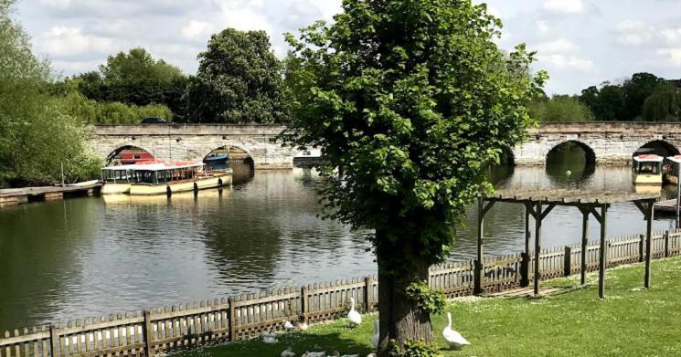 Penthouse On Waterside With River Views, Private Parking & Secluded Hot Tub Stratford-upon-Avon