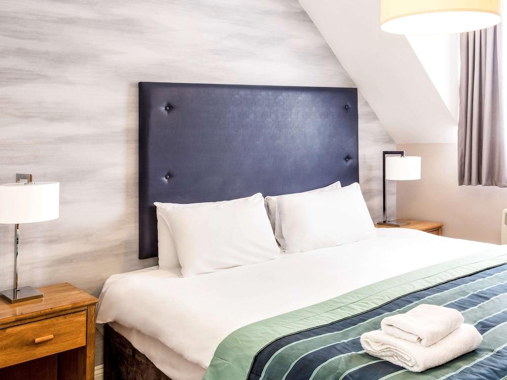 Mercure Warwickshire Walton Hall & 4*