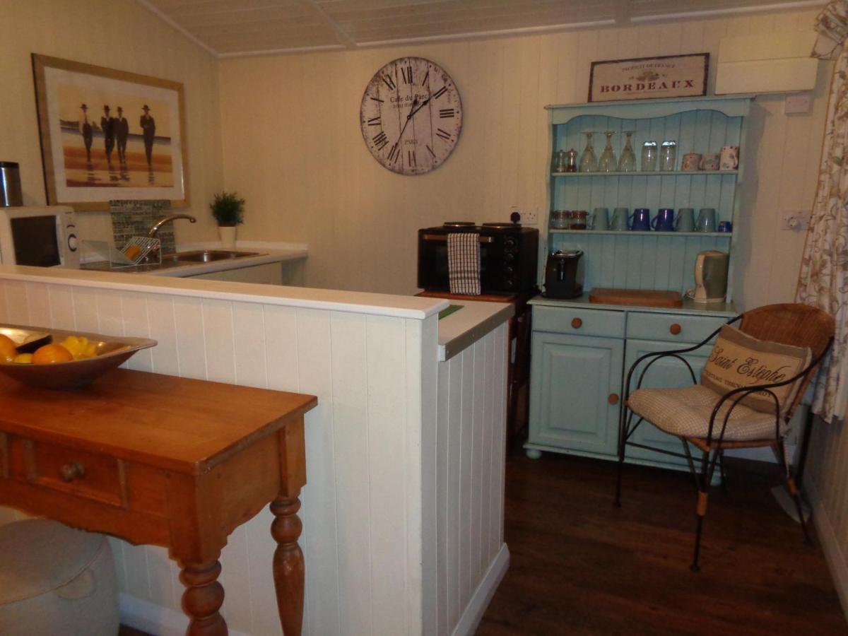 Apartamento Log Cabin, Conveniently Situated Halfway Between And Warwick *