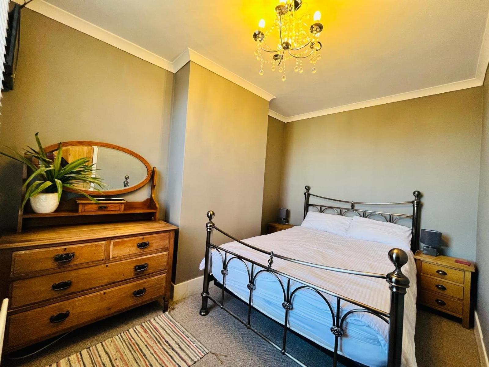 Edwards - Grove Road Holiday home *