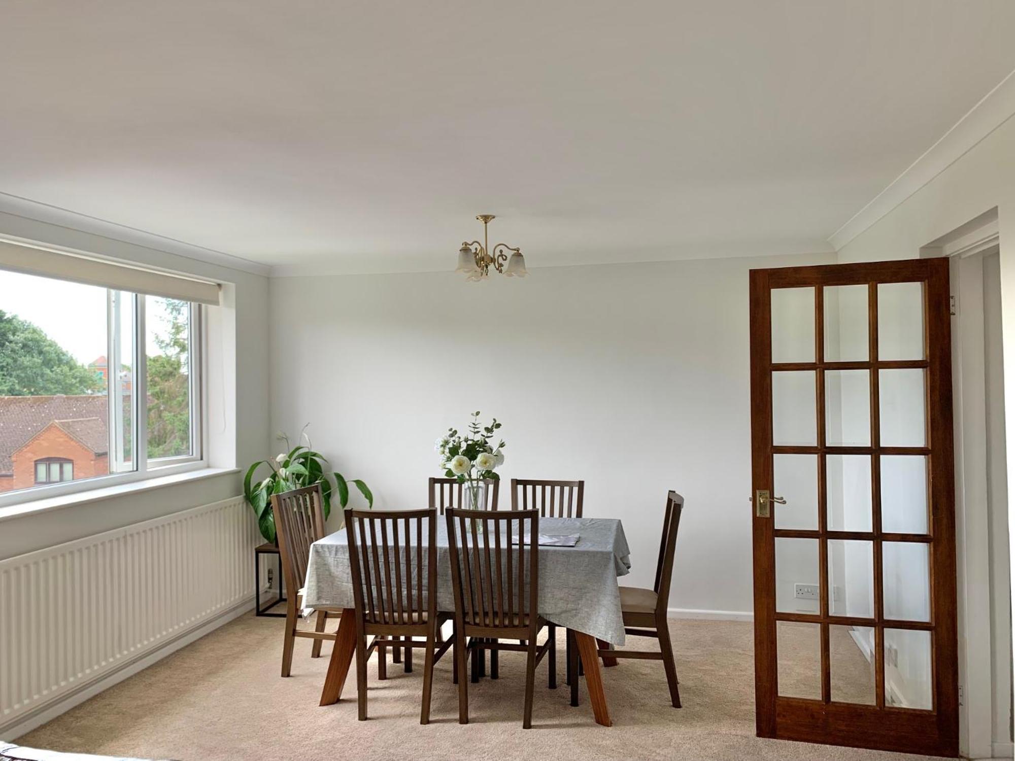 Town Centre, Floor 2 Bed With Parking Apartment *