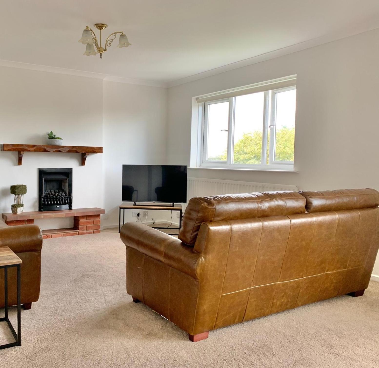 Apartment Town Centre, Floor 2 Bed With Parking