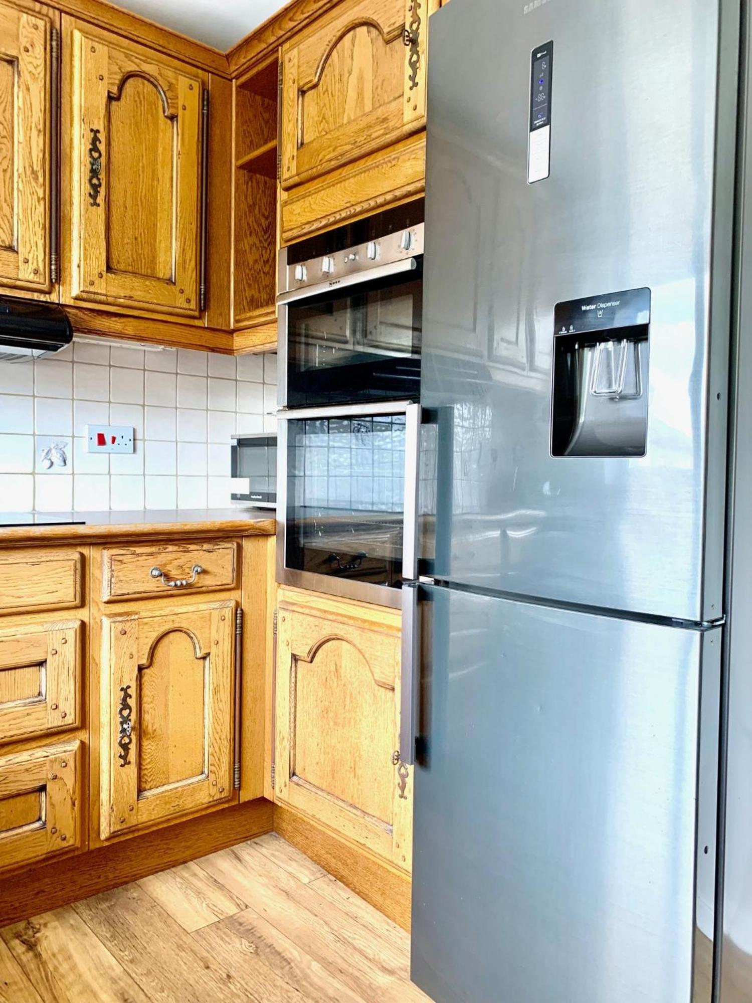 Apartment Town Centre, Floor 2 Bed With Parking *