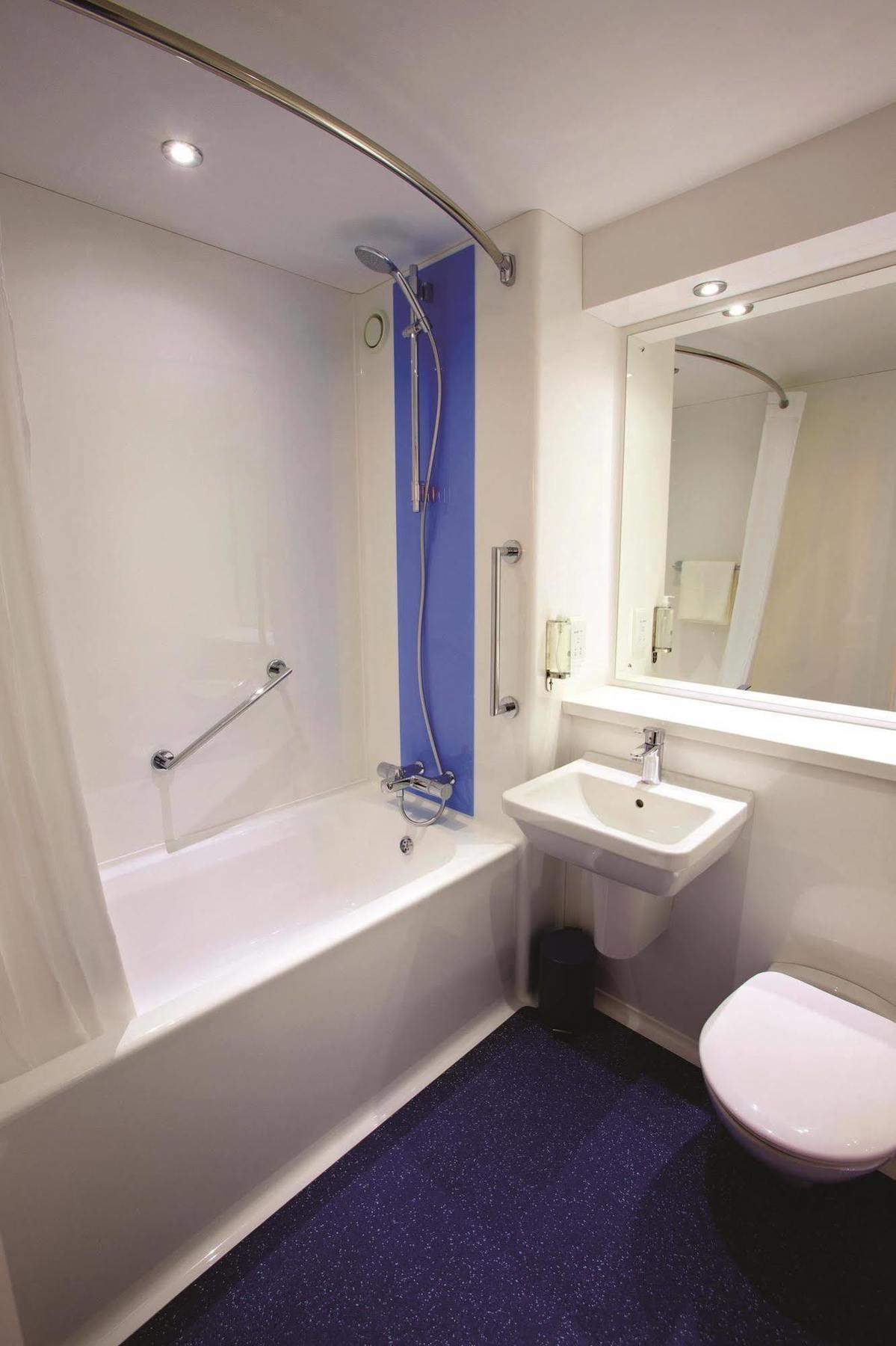 Travelodge Upon Avon Hotel 3*