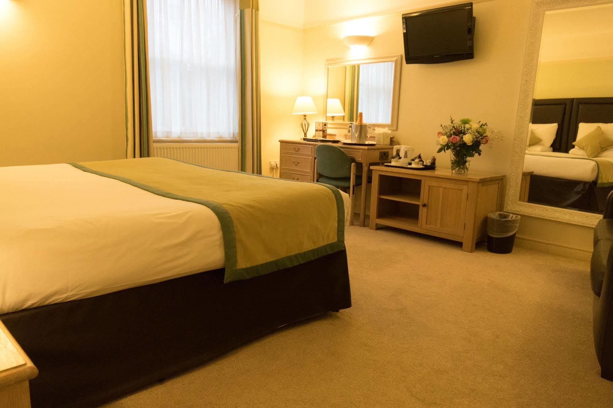 The Limes 4* Stratford-upon-Avon